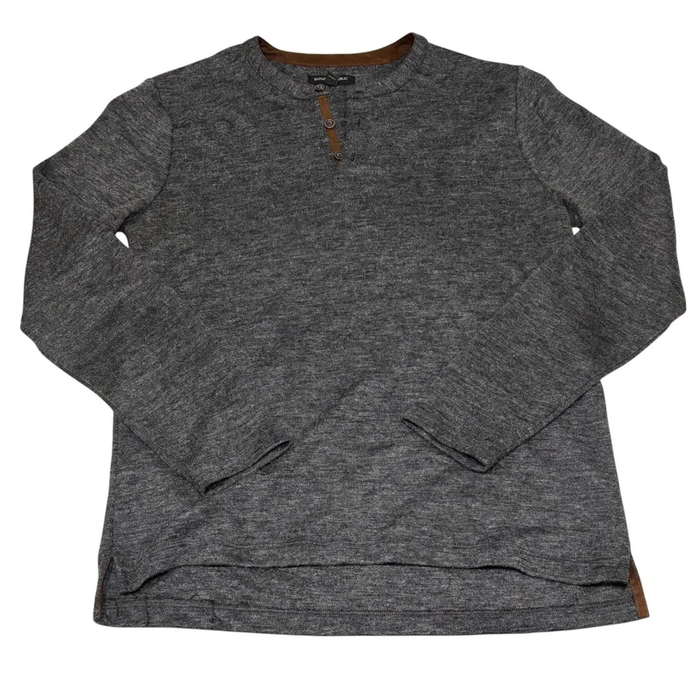 Banana Republic relaxed 	•	material refined